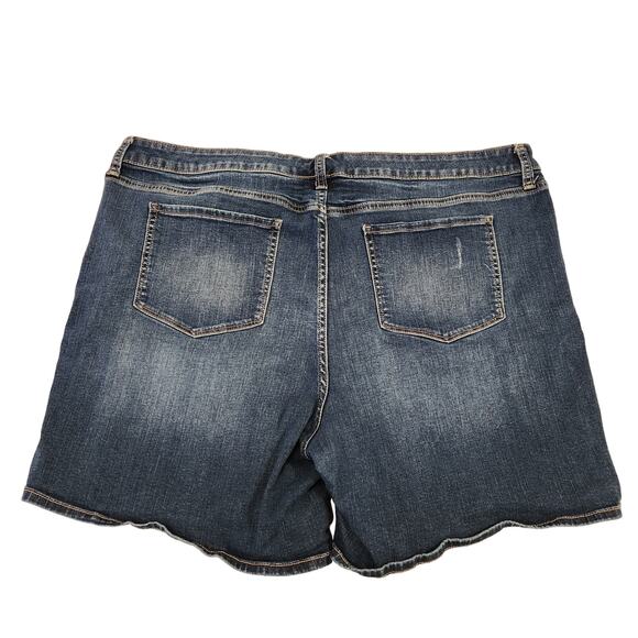 Boutique+ Boyfriend Distressed Denim Shorts Size 20W - Picture 2 of 8